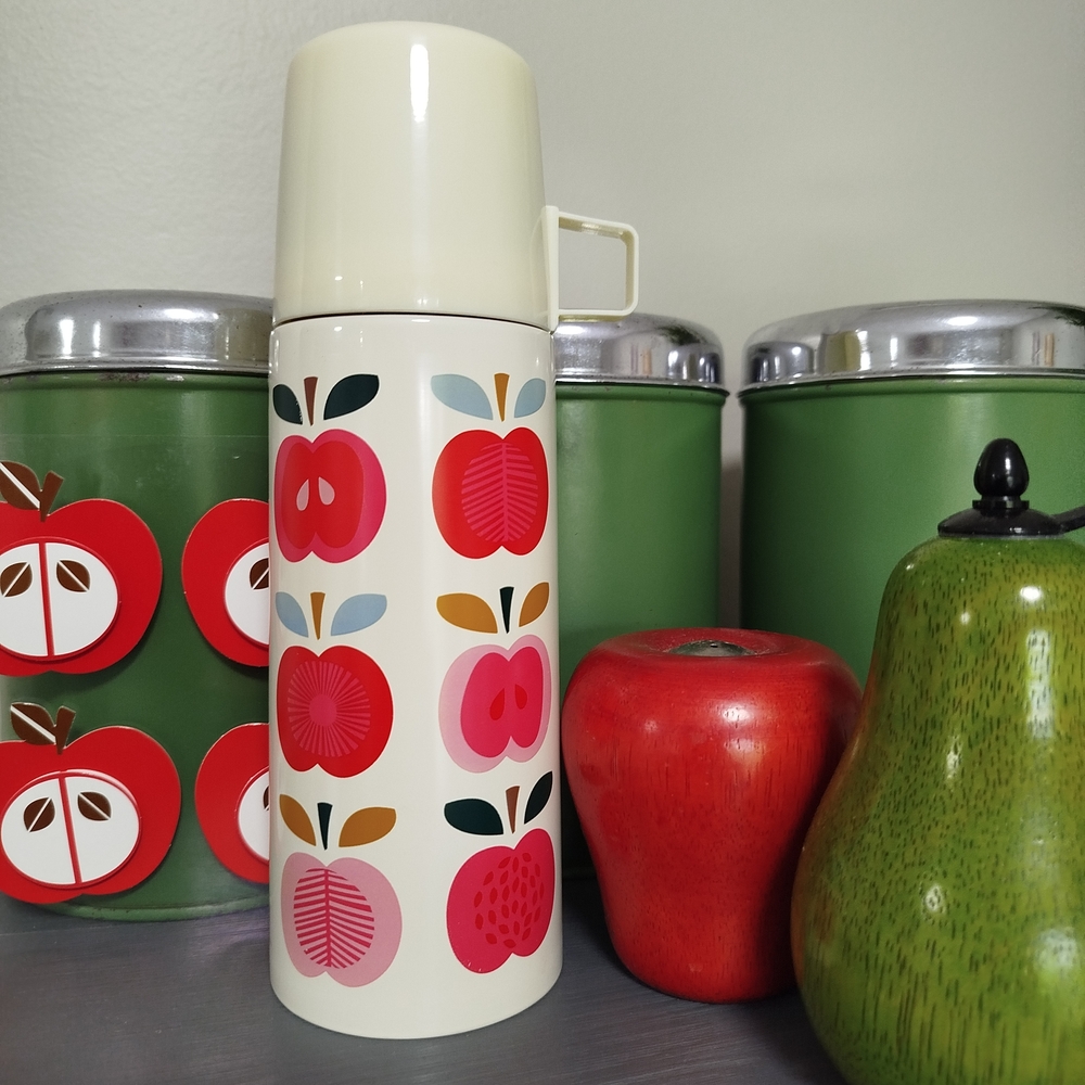 Retro Apple Design Thermos